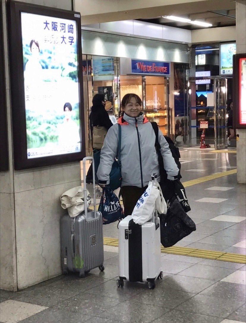 ycuwind49's tweet photo. 部員紹介！
49-5
2年えりな
横市のお母さん的存在で、京都にルーツを持つナマケモノ系おいでやすセーラー！
どうも彼女は住んでいる時間軸が私たちとは異なっているようである。
というのも、道具の解体、ミーティング、
飯、と全ての行動において、いつも最後である。じゃあ練習も遅刻だらけ？Instaへ https://t.co/bySjGIx8It