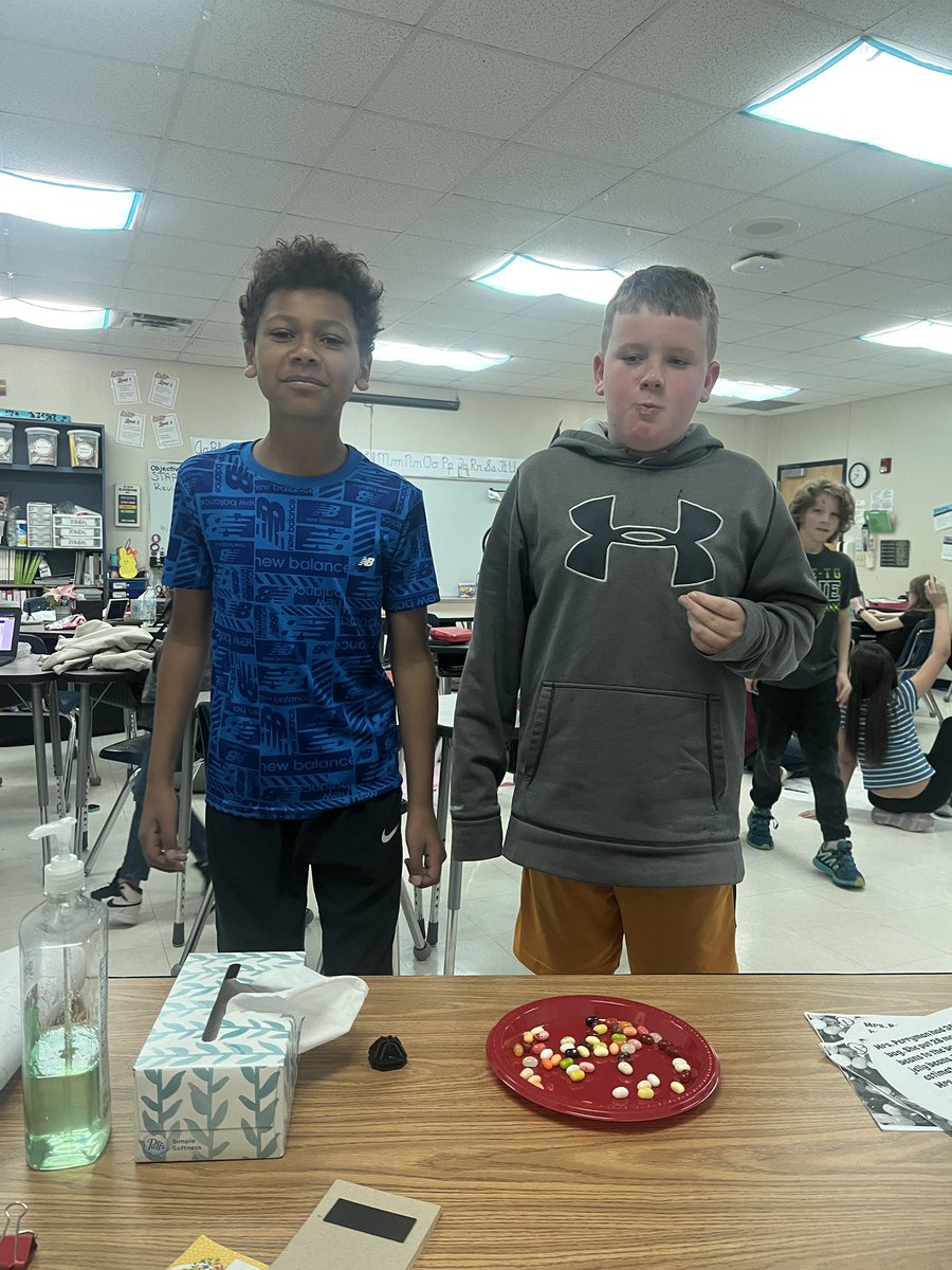perrymanclass's tweet photo. Beanboozled is always a hit in the classroom especially when you get all the questions right and make your teacher taste spoiled milk! #moundleads https://t.co/Sm1leDQM9h