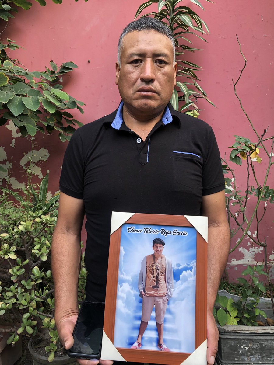 IDL_Rivera's tweet photo. Hoy se presentó en la Fiscalia de la Nación el señor Reider Rojas Jáuregui, padre del joven Clemente Rojas Garcia (22) asesinado en las protestas sociales el 15 de diciembre de 2022 en Huamanga, a pocas cuadras de su casa. Un balazo le atravesó el tórax. 
Su padre pide justicia. https://t.co/ByBdNtFwh7