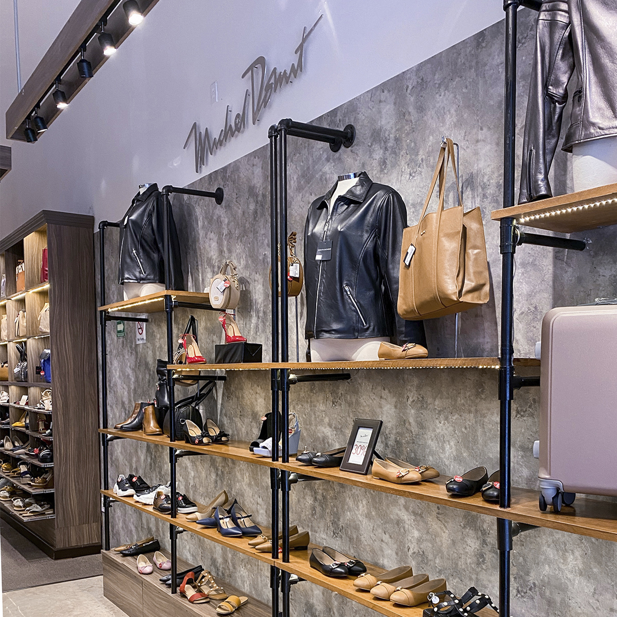 Visita nuestra tienda en Parque Puebla, nos encuentras en la siguiente dirección: AV. Ignacio Zaragoza No. 410 L-85 Colonia: Corredor industrial la cienega, 72220. ¡Te esperamos! 🤩

Descubre más tiendas #MichelDomit aquí ➜ bit.ly/3GgwtOz