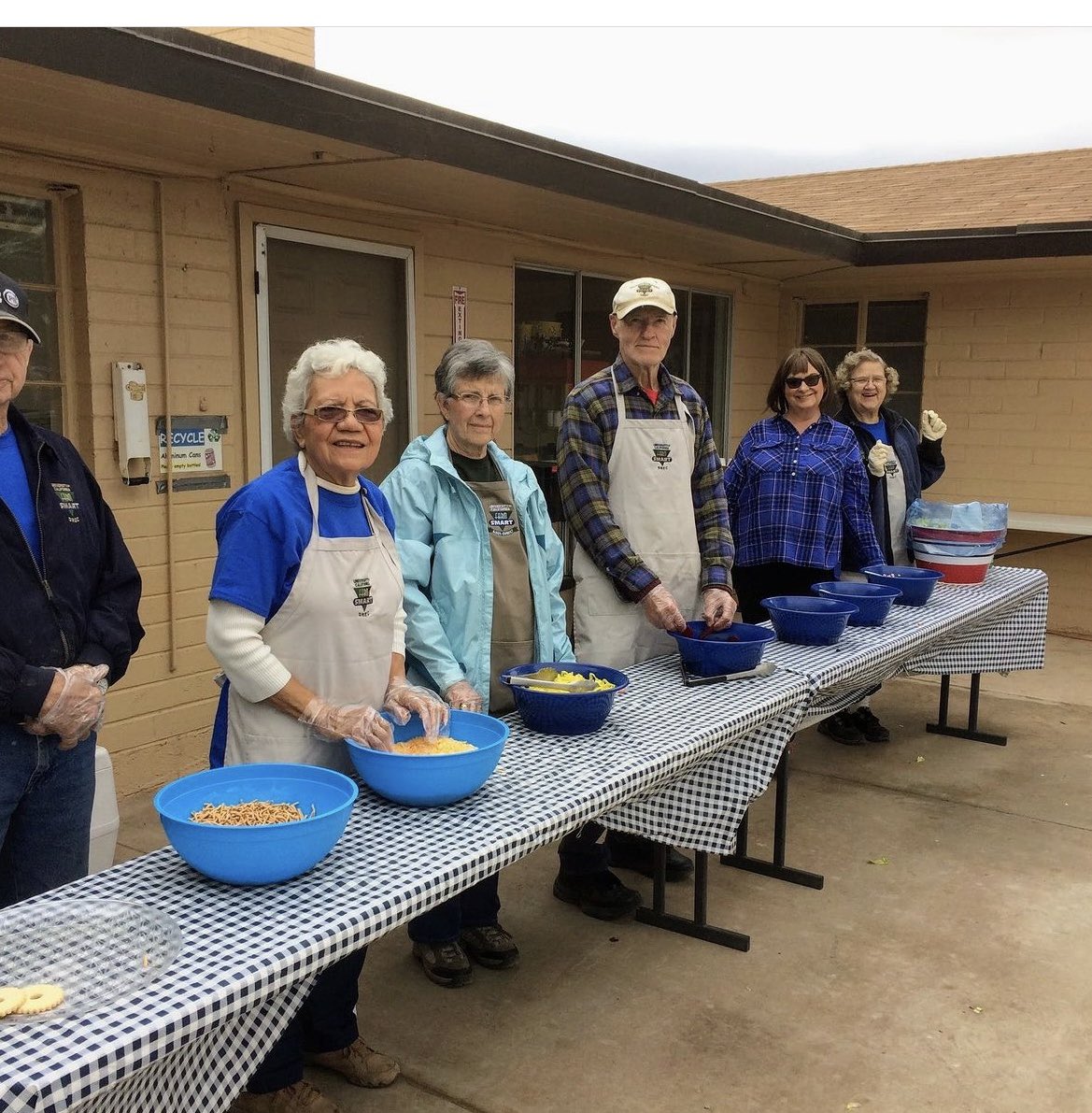 UCFarmSmart's tweet photo. Happy #volunteerappreciation Day! 🌟 For the past 22 years that #FarmSmart has been around, we have been able to create amazing programs because of our volunteers! To our past and present volunteers, thank you for all you do for our community! https://t.co/Eoi7JFJIiy
