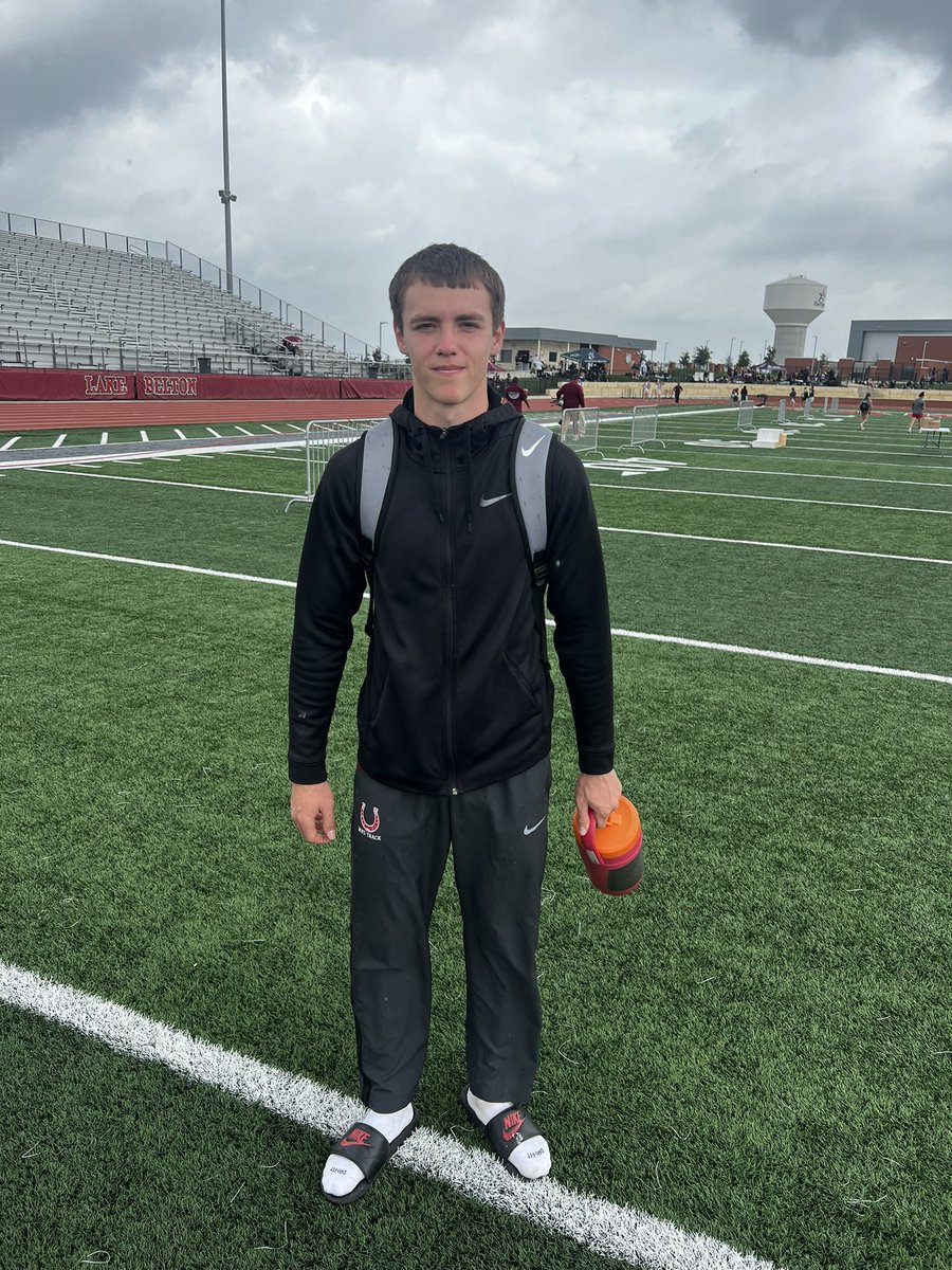 lakebroncotrack's tweet image. Congratulations to @hammond_easton who finished 🥇 in the Discus (153-9, new school record) 🥈 in the High Jump (6-6) and 🥉 in the Pole Vault (13-0), advancing to Regionals in 3 events!! Have a day!!  #HorsePower