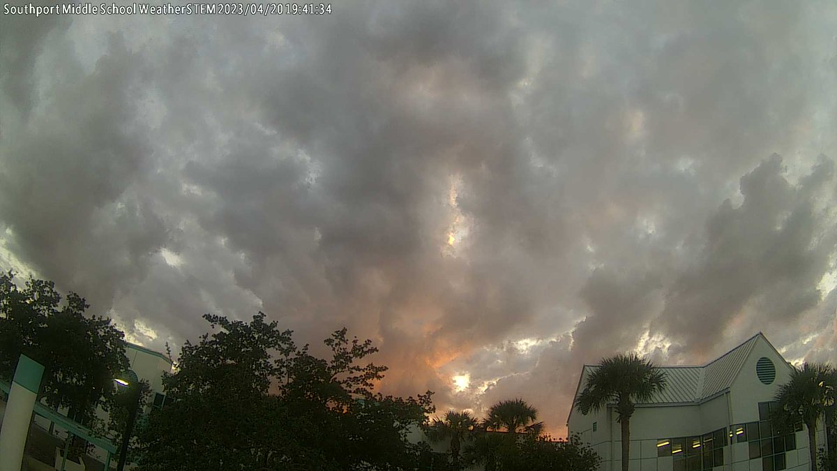SPMWxSTEM's tweet photo. Southport Middle School at sunset and it's 77.8 F. https://t.co/d9tm5HThza