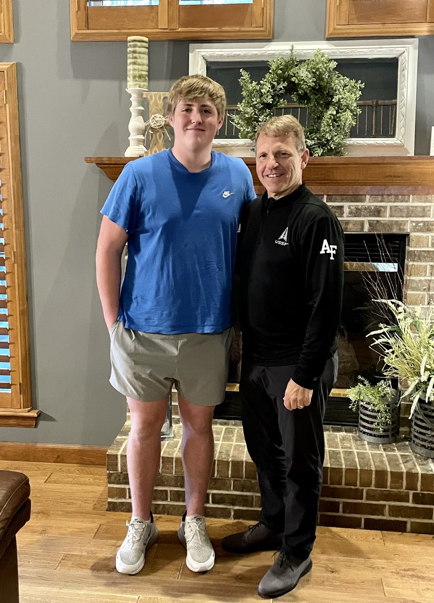 Quinnbrown_50's tweet photo. Thank you @Brian_Knorr for the great home visit with me and my family! Excited to visit @AF_Academy in June! @AF_Football @CoachLobotzke @CoachTCalhoun @AF_FBRecruiting  #BoltBrotherhood 
@HoltFB @NationHolt https://t.co/OfdSLaOIe0