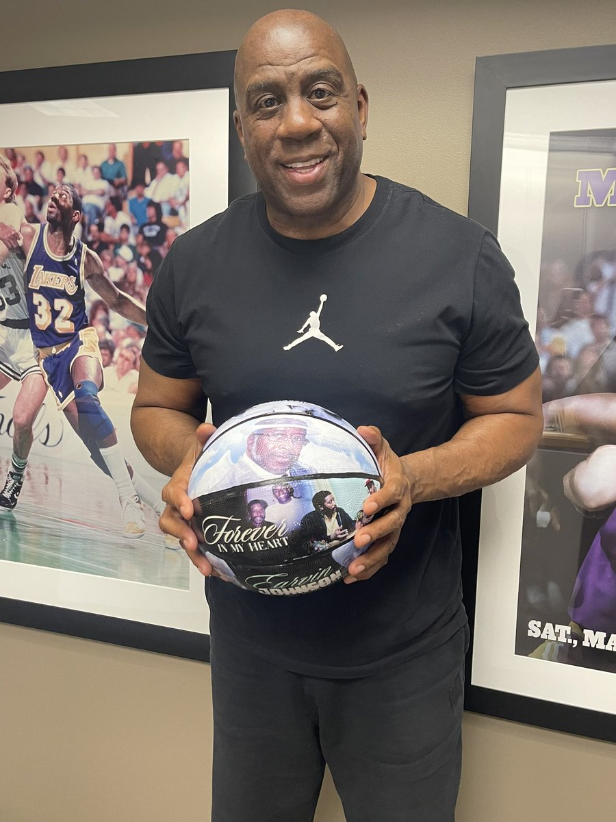 MagicJohnson's tweet photo. I want to send a special thank you to artist Brittany Baham for creating this incredible basketball in memory of my father! 💚🤍 @BahamMultimedia https://t.co/VtH1ZqRmx8