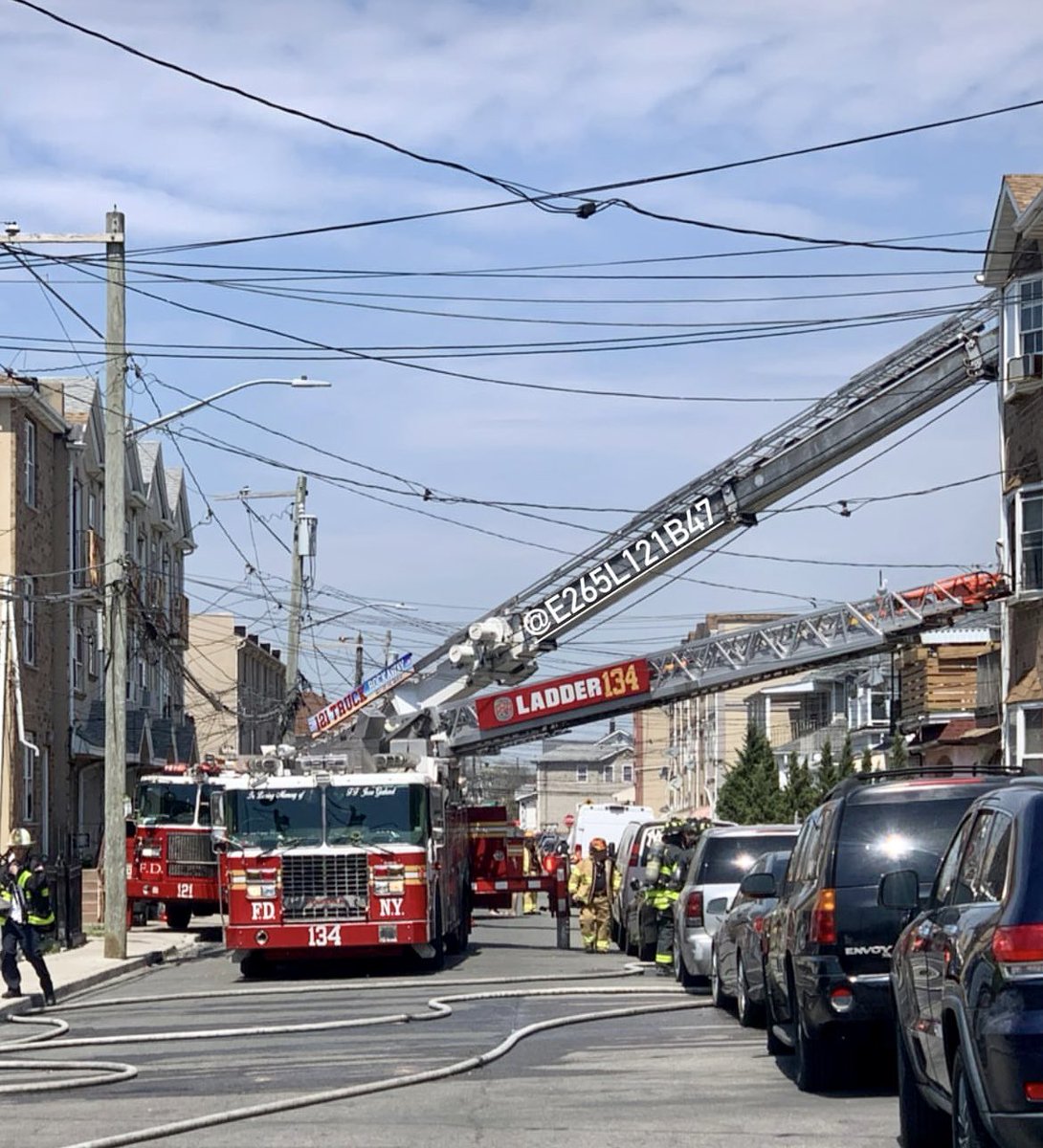 E265L121B47's tweet photo. At 12:45 p.m. this afternoon, #BestOnTheBeach’s #Engine265, #Ladder121 &amp; #Battalion47; and #TheBigHouse’s #Engine264, #Engine328 &amp; #Ladder134 operated at the scene of a fire on the 2nd floor of a 3-story multiple dwelling, in Far Rockaway, NY. … MORE: https://t.co/tcpuXm1idO https://t.co/LhQI2UWxDl