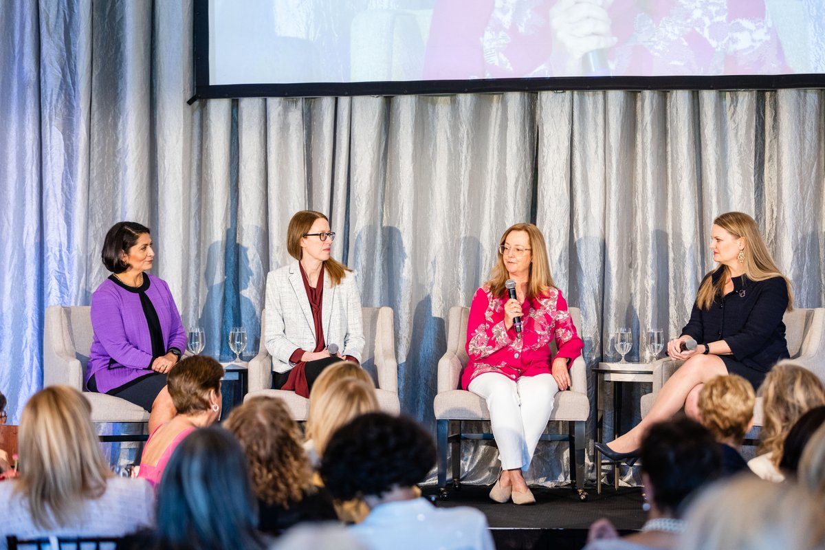 A panel of leading experts in dementia research included our Chief Science Officer @DrMariaALZ & VP of Medical & Scientific Relations @HeatherAlz ; FBRI President Stacie Weninger, PhD & Wake Forest University School of Medicine’s Suzanne Craft, PhD. #PartTheCloud #ENDALZ