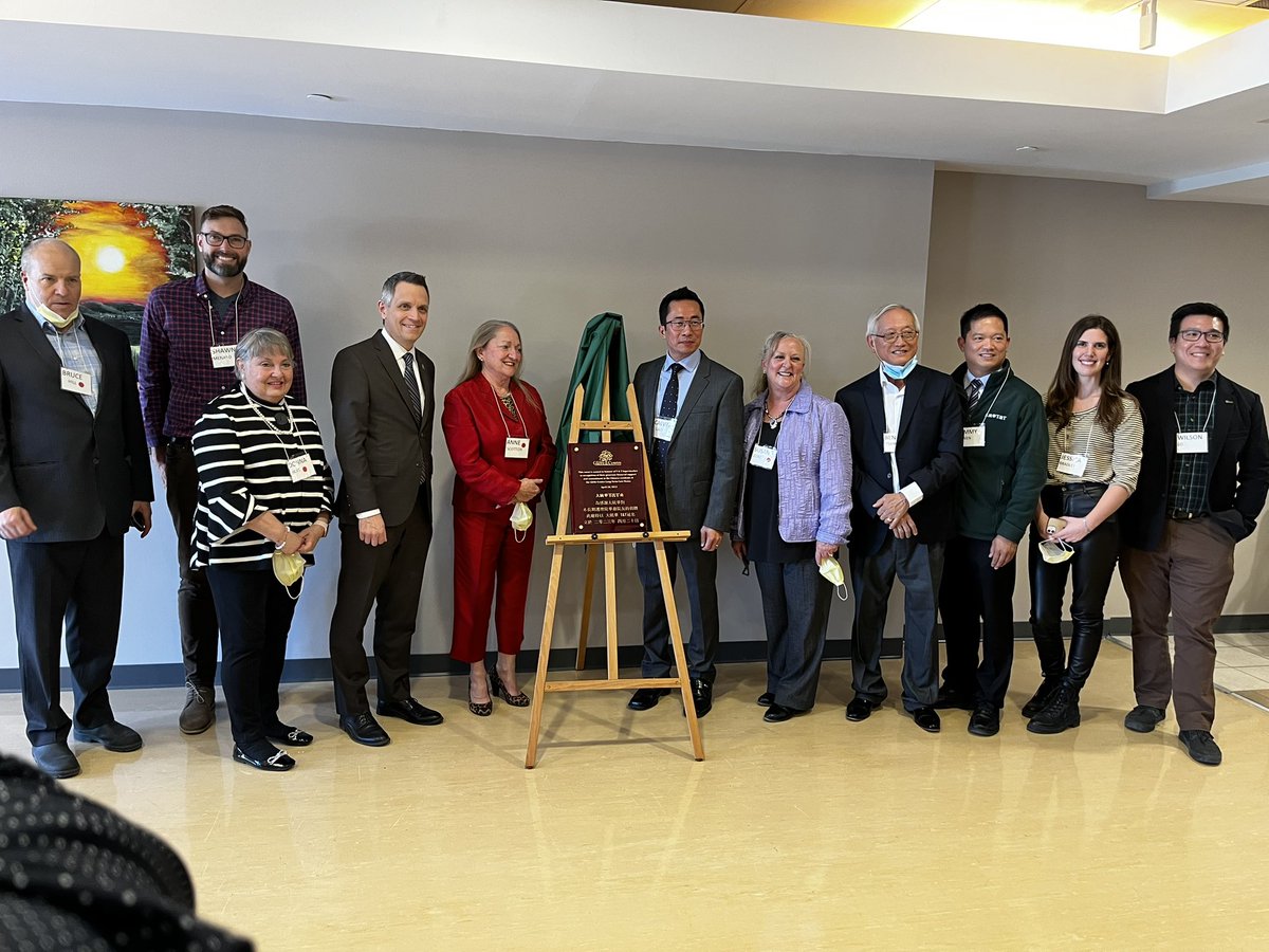 _MarkSutcliffe's tweet photo. Great to be at the introduction of the new multi-purpose room at the @GlebeCentre, with support from T&amp;T Supermarket. 

Ce centre de retraite a une longue histoire de soins pour ses résidents âgés. 

I’m joined by Councillors @WilsonLo24, @ShawnMenard1, and @Jessica_Ottawa. https://t.co/4gsMufh5qu