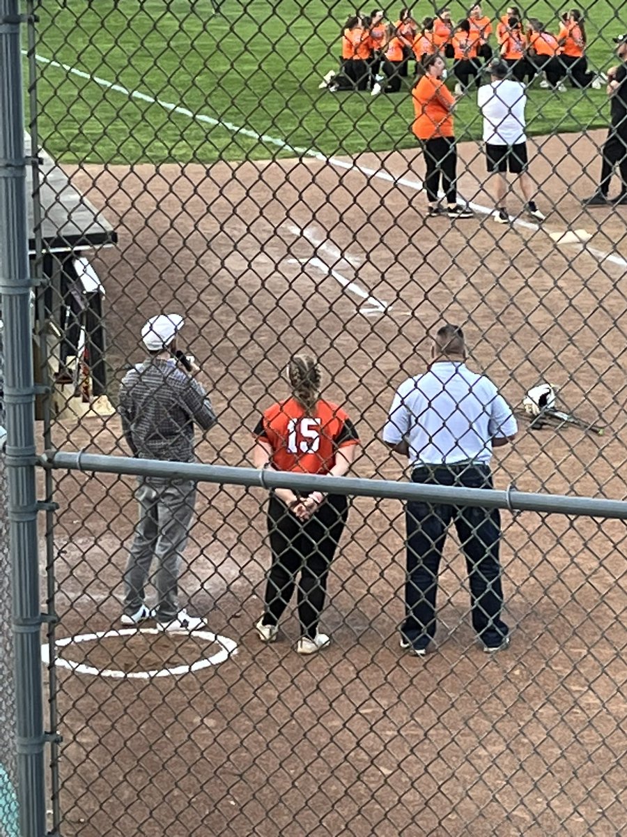 MidOhioSpringCl's tweet photo. Marlington’s Emma Jackson is our @Wendys Player of the Game! She’s being interviewed by @oh_report’s Brian Skowronski &amp; receiving a Wendy’s Classic meal &amp; frosty for her efforts! https://t.co/x5Iw1hrYSz