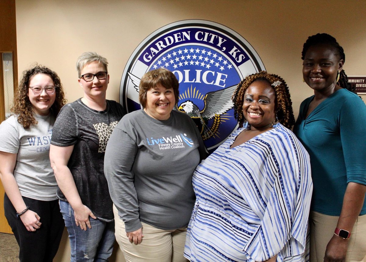 GCPD's tweet photo. Today is #VolunteerRecognitionDay!
We are grateful for all of our volunteers - Explorers, CAT Team, Public Safety Advisory Board members, and Police Chaplains - who give their time, energy and passion to help our department and make a difference in our community. https://t.co/fe8rVVdPZb