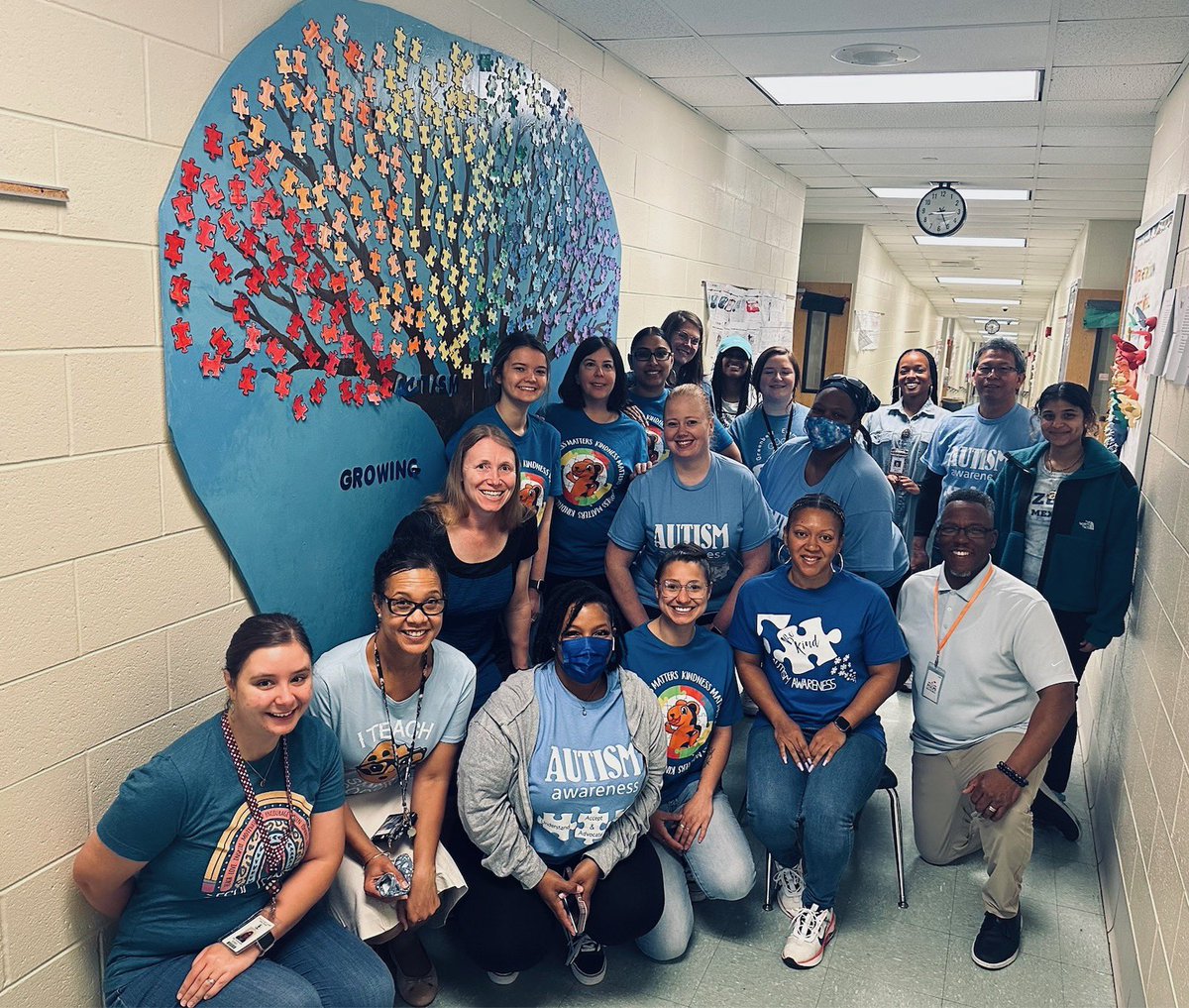 gbeltes_pgcps's tweet photo. Members of #TeamGreenbelt closed out the week in blue in recognition of Autism Awareness &amp; Acceptance Month. We value &amp; appreciate all the many ways our scholars are unique. #AutismAcceptanceMonth @pgcps https://t.co/rudBBDtPy1