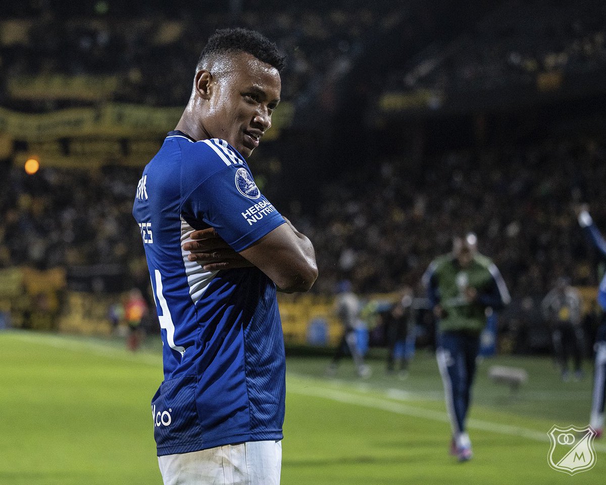 Hola, mi nombre es Corsex, un gusto, un placer. Hoy tú te vas con una leyenda que no va a volver a nacer