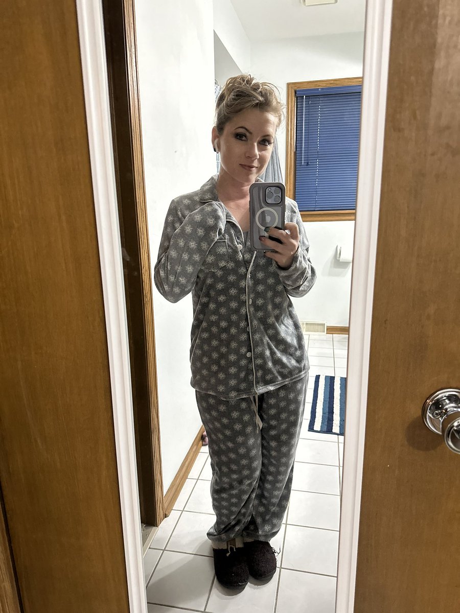 Simtrisha00's tweet photo. Had a bad day? Get in your fav pair of comfy pajamas and watch a movie. It’s working for me so far. #simtrisha #pajamas https://t.co/MfevMbY2NP