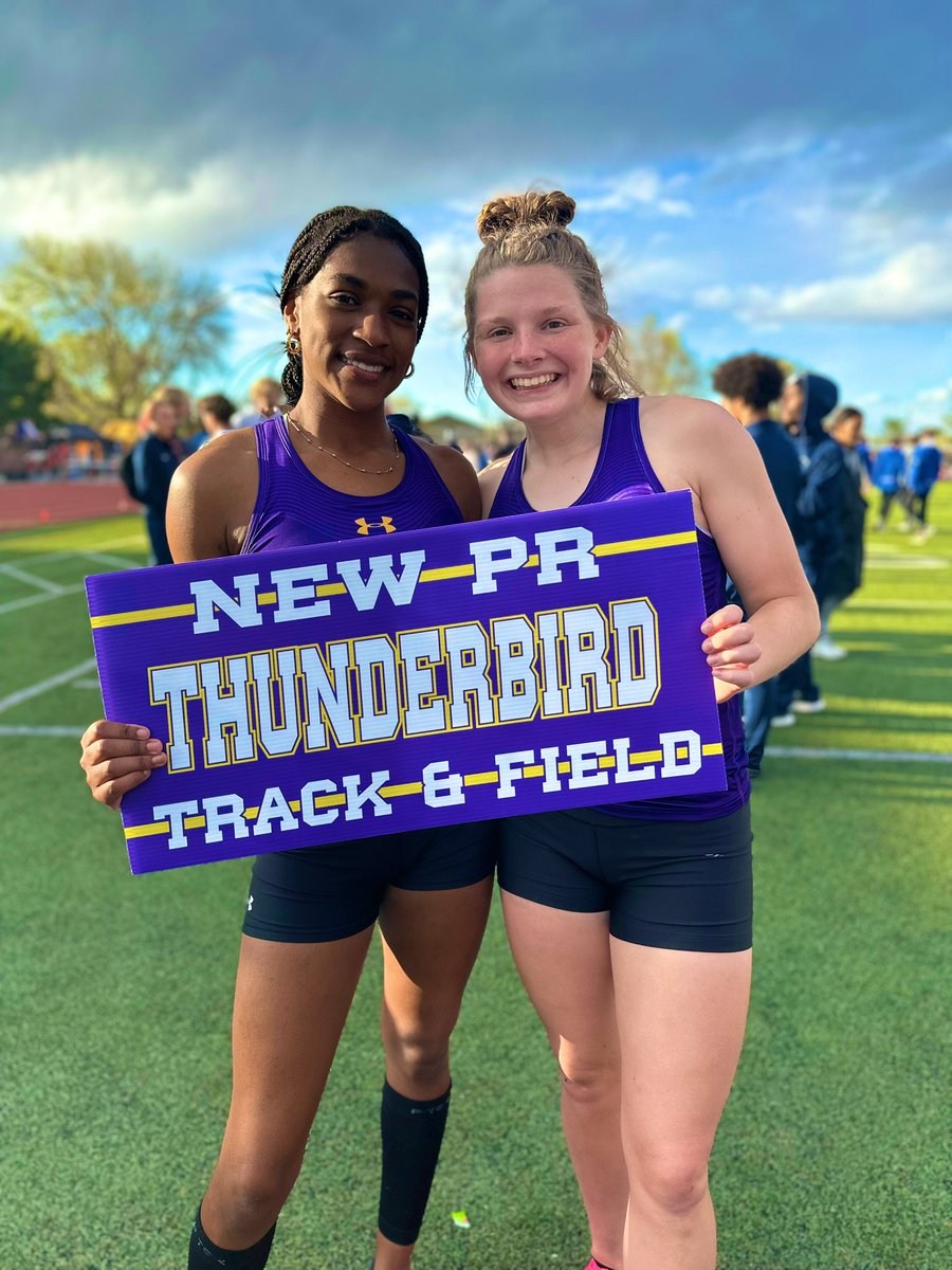 BW_Track_Field's tweet photo. 🌟🌟300 hurdle PRs for @amy_oltman14 and @F_Elmore2 https://t.co/JAqQbVXnPv