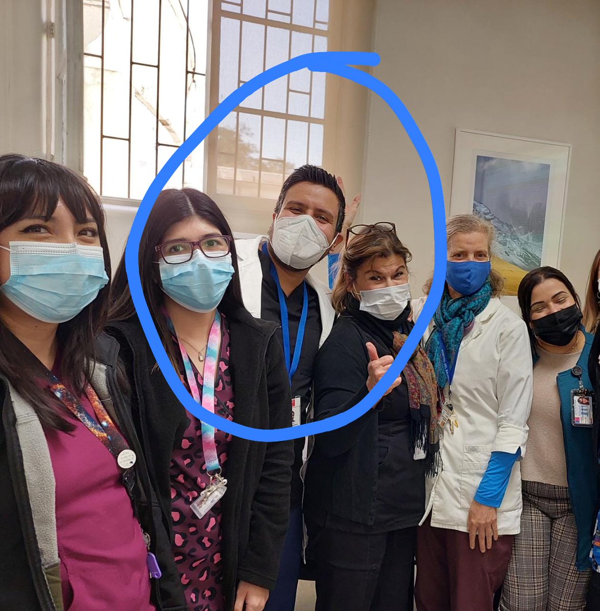 BarbaraPugaLarr's tweet photo. El Dr. Edgardo Gómez, Jefe de la Unidad de Medicina Transfusional del Hospital de Concepción. Aprendiendo a seleccionar, evaluar, movilizar, recolectar, congelar, descongelar y trasplantar las células madre, de manera segura para el donante y para el paciente, en HSalvador. https://t.co/CcxGrIBykn
