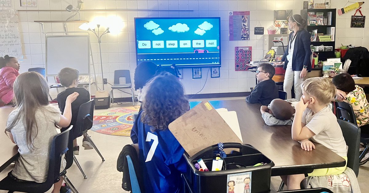 CarlenaSheeran's tweet photo. Thursday was a good day for a literacy visit @NHESBullpups because the K-2nd grade teachers &amp; students were rocking the processes for the students to become proficient readers! 👫🏽 Go Bulldogs Go! ❤️🐶🖤 #HCSBetterTogether #ReadersAreLeaders #IMSEOG https://t.co/W56YmTd6sL