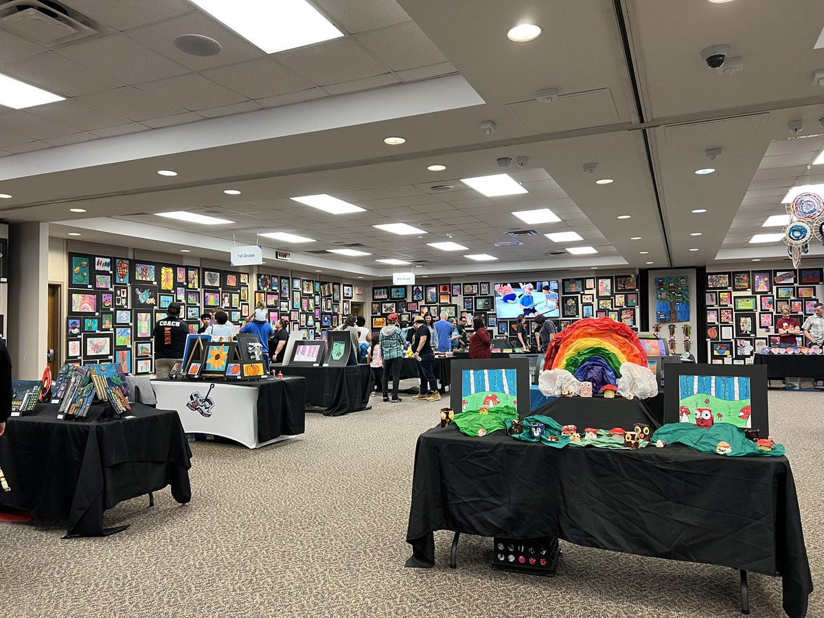 GiuliaTolar's tweet photo. So proud of these incredible @NorthwestISD artists! 🎨 https://t.co/C8InaBRinE