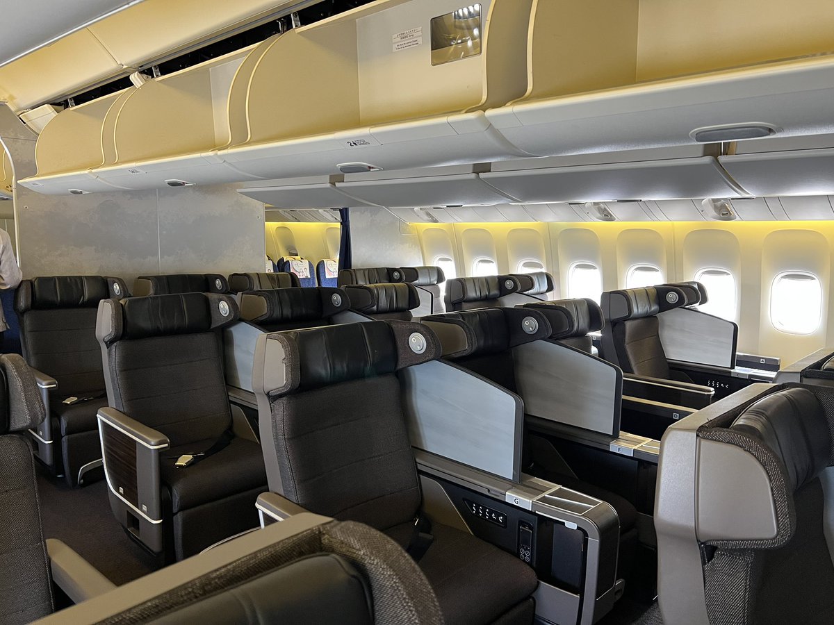 gen_nomura's tweet photo. Now Boarding✈️
#ANA
#NH17
#B722 https://t.co/RVziYUIssl