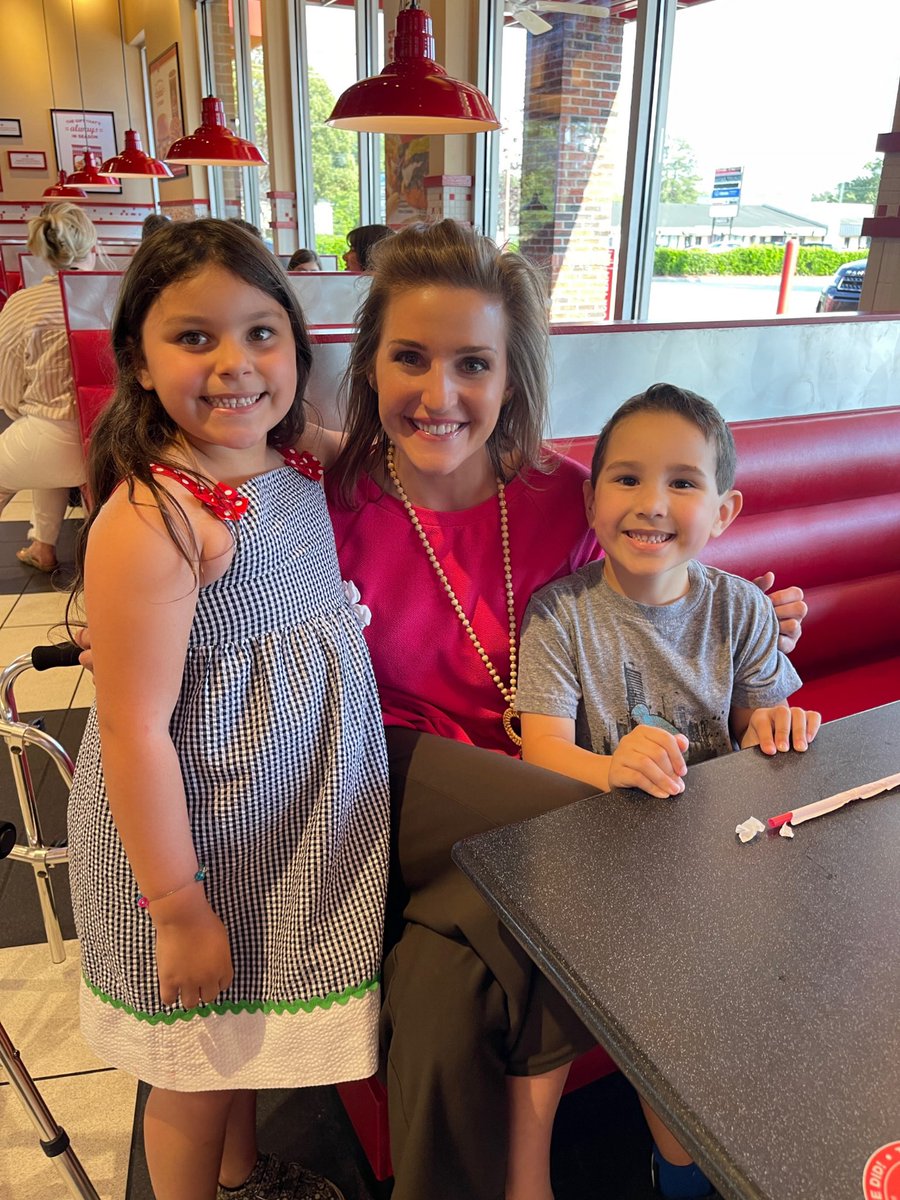 T_SutherlandEDU's tweet photo. Love this Hornet family 🐝 and @FreddysUSA Ramsey Street for supporting our @HowardHallElem Spirit Night ❤️ #hornetpride #rollingdeep @CumberlandCoSch #communitymatters @mcadoo_erica @CarrieBEducator https://t.co/MvCzYgl73w