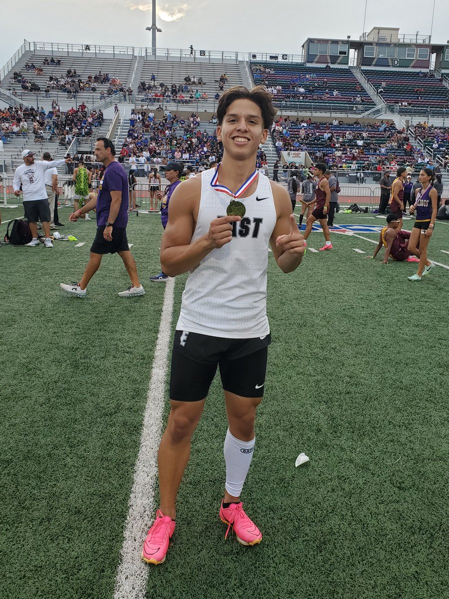 towenswisd's tweet photo. Romo wins! Gael Romo wins the 100m dash. NEW AREA RECORD! 10.52 ! Congrats Gael! https://t.co/YBeqnqzTiF