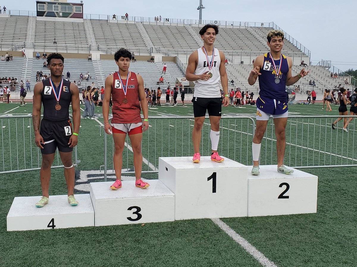 towenswisd's tweet photo. Romo wins! Gael Romo wins the 100m dash. NEW AREA RECORD! 10.52 ! Congrats Gael! https://t.co/YBeqnqzTiF