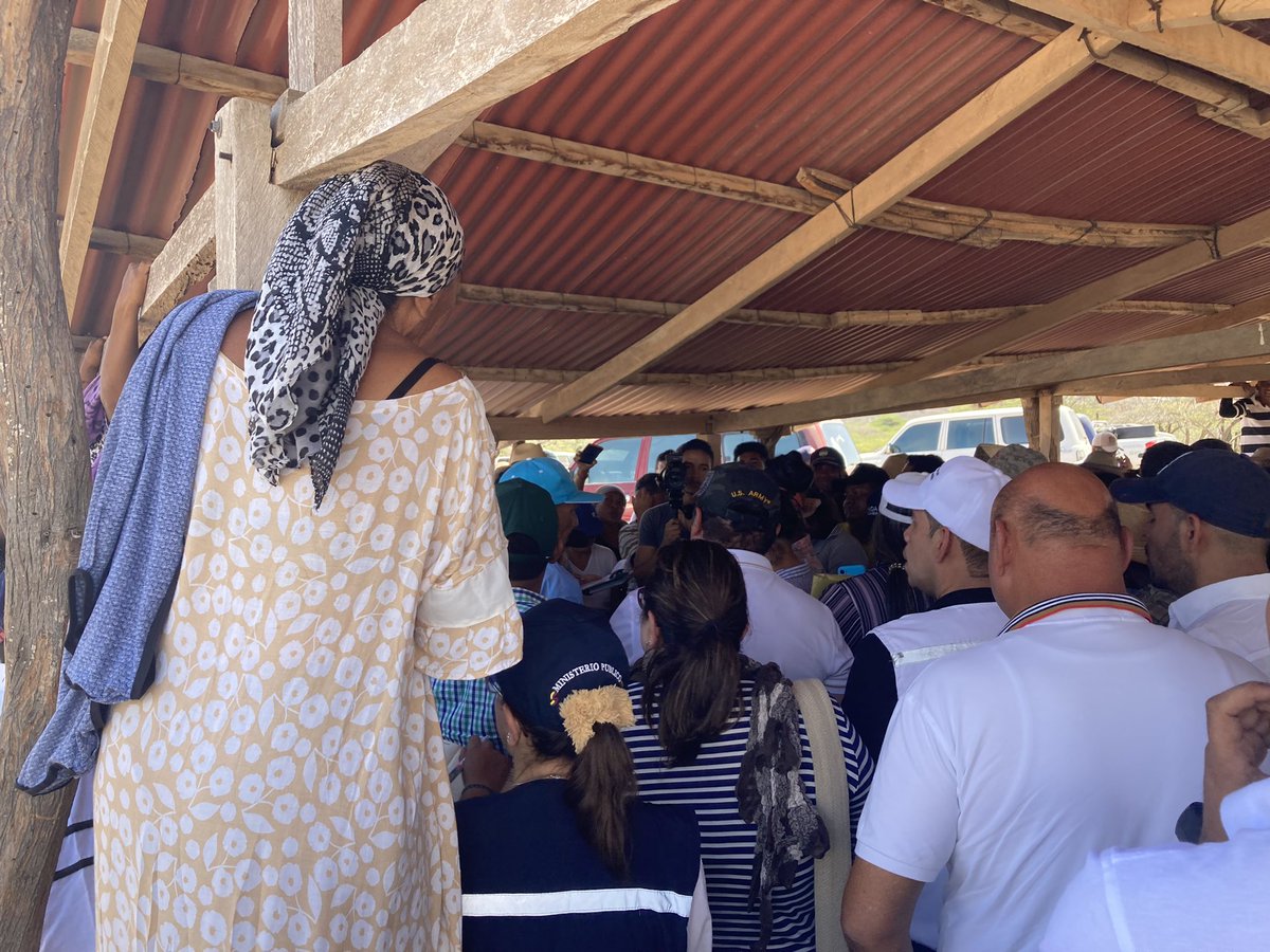 Estamos en La Guajira como parte de la visita de la <a href="/CConstitucional/">Corte Constitucional</a> que busca verificar el cumplimiento de la sentencia T-302. En este 🧵 les contamos qué ha encontrado la Corte frente a la crisis de la niñez wayuu.