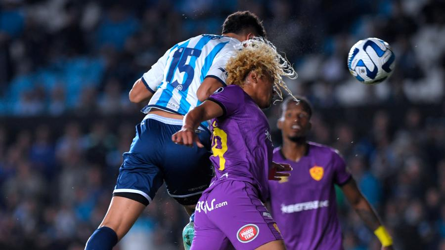 periodismobsas's tweet photo. Copa Libertadores: Racing sufrió pero logró vencer por 3 a 2 al Aucas en Avellaneda #CopaLibertadores #CopaLibertadores2023 #Libertadores2023 #Racing #RacingClub #Aucas #Romero #Nardoni #Gago #Castillo #Canga #Angel #Academia #laacademia https://t.co/3N0N8P5P0m