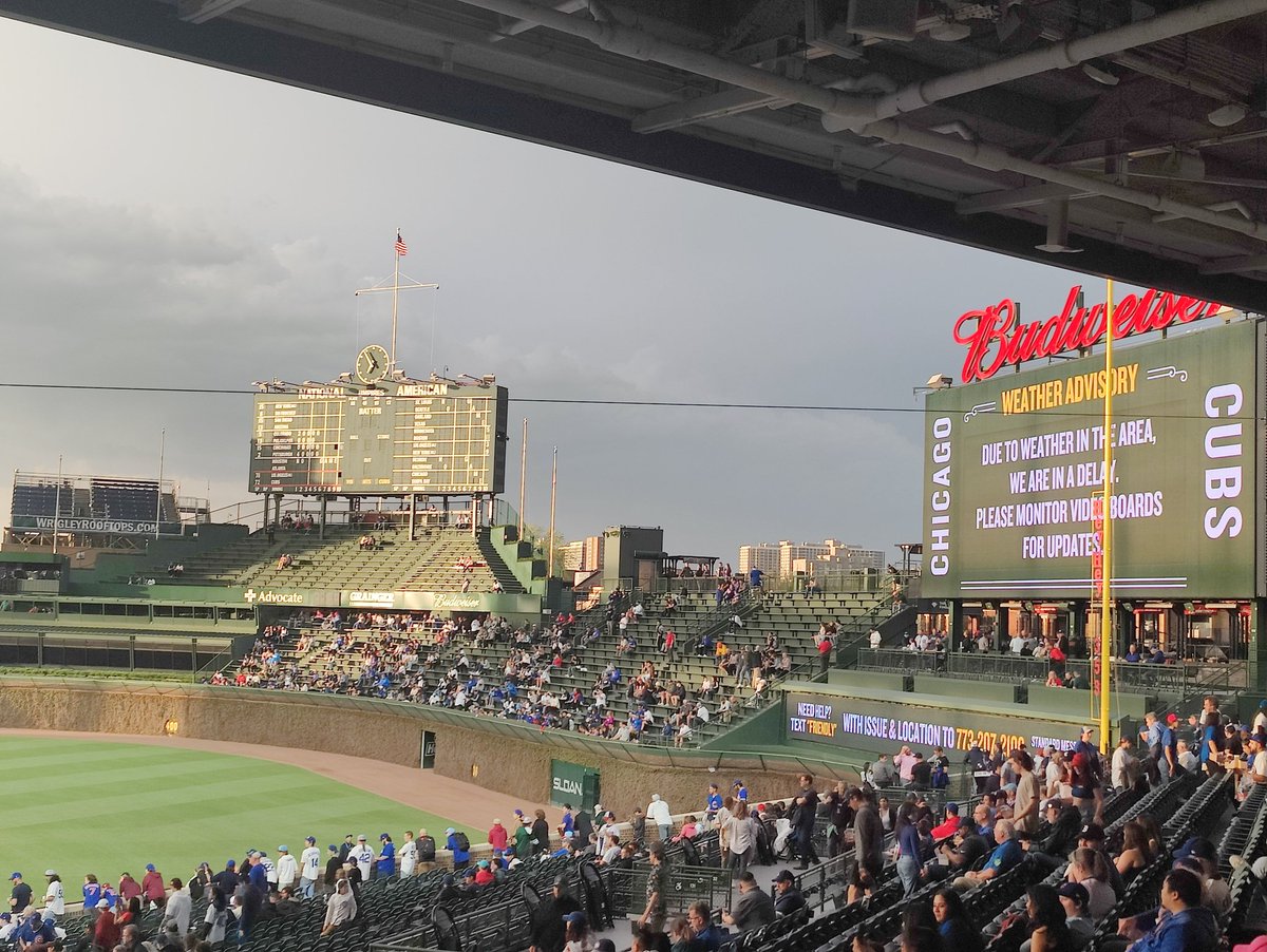 TheCubsInHaiku's tweet photo. Still in a delay
But at the friendly confines
The sun is shining https://t.co/T0ulTDWSt1