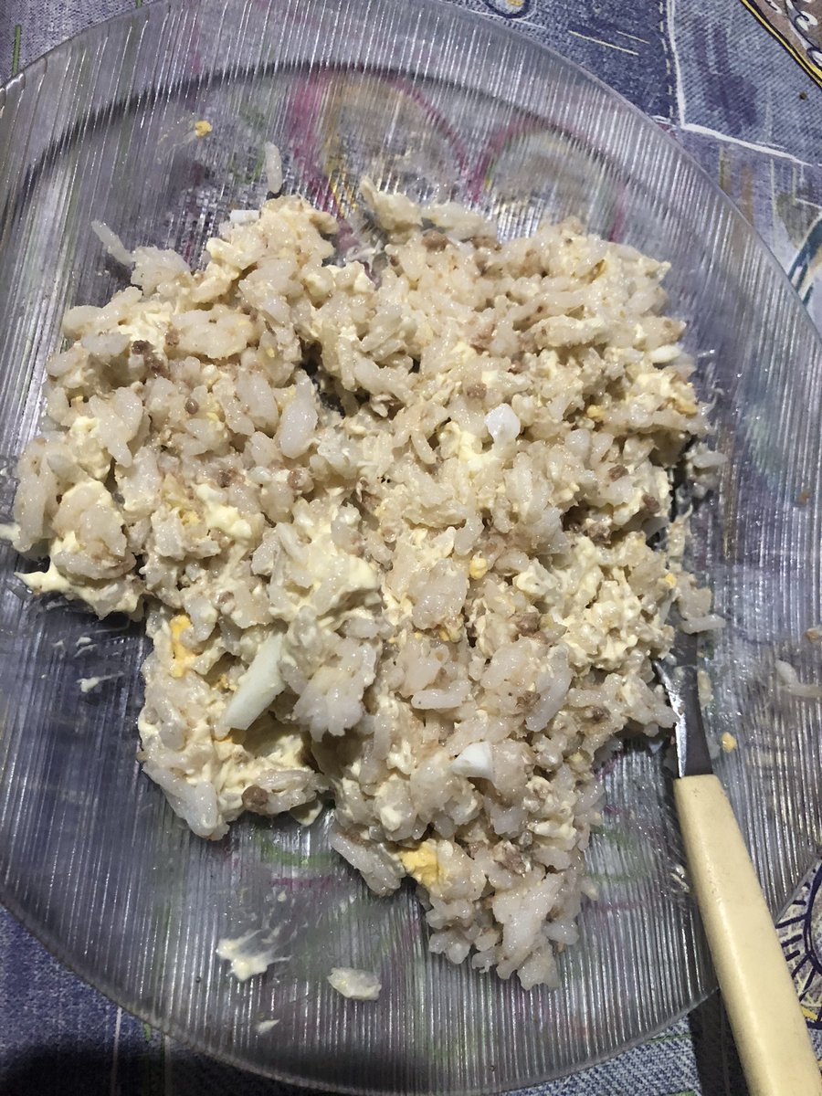 Les juro q podría comer arroz con atún, huevo y mayonesa todos los días sin aburrirme
