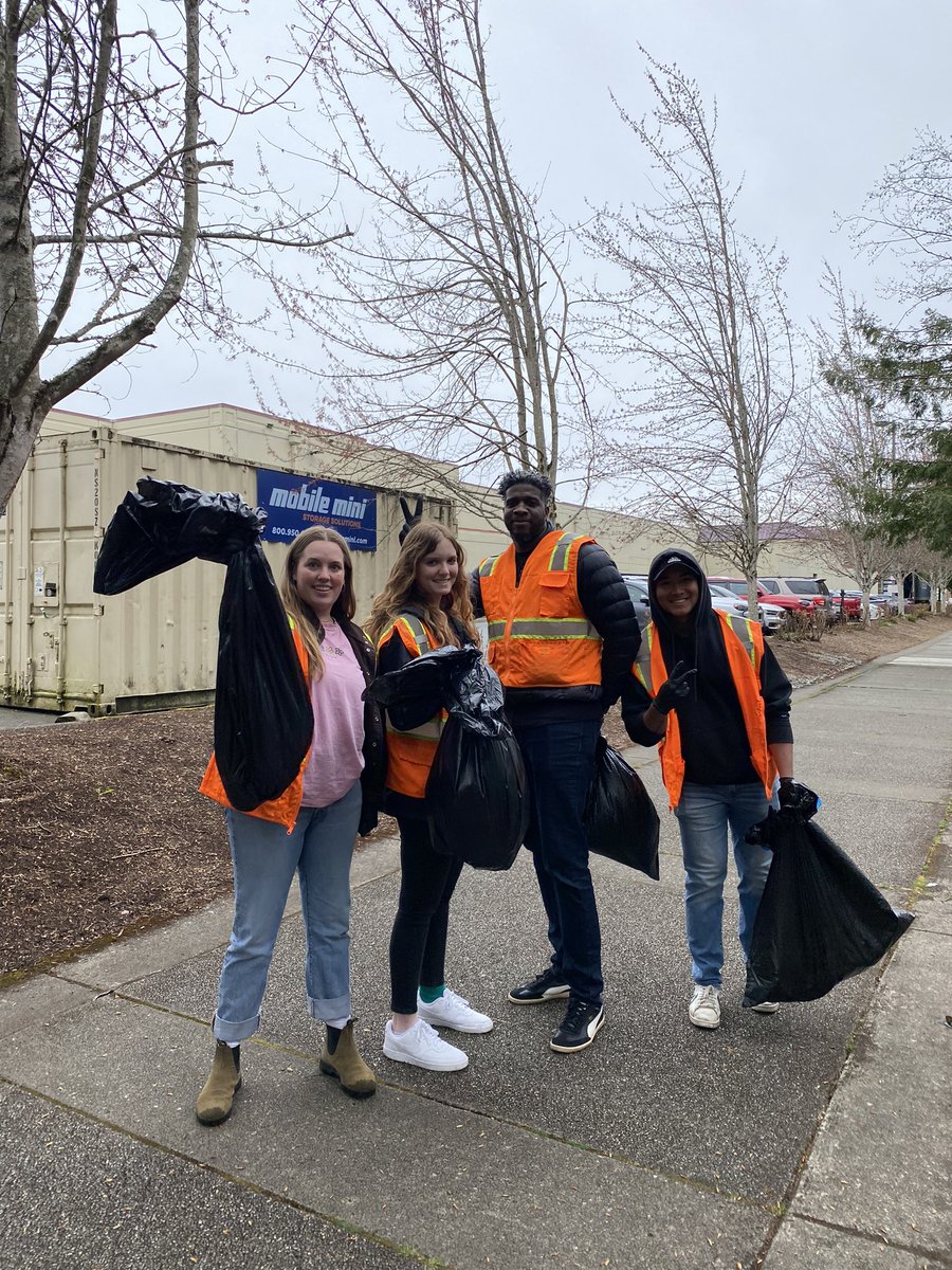 FarallonLLC's tweet photo. Earth week litter pickup in the City of Issaquah! 🌱#earthday https://t.co/SABMngeMMb