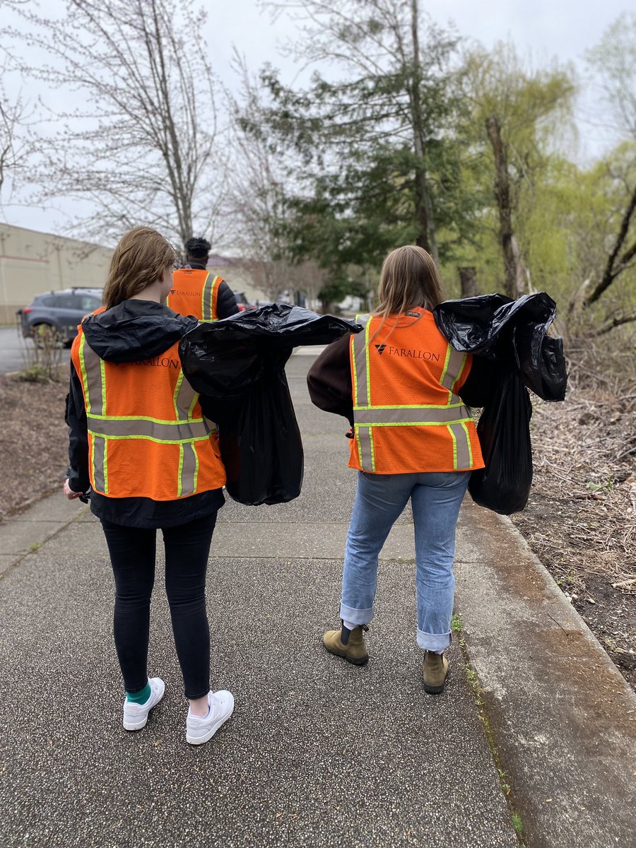 FarallonLLC's tweet photo. Earth week litter pickup in the City of Issaquah! 🌱#earthday https://t.co/SABMngeMMb