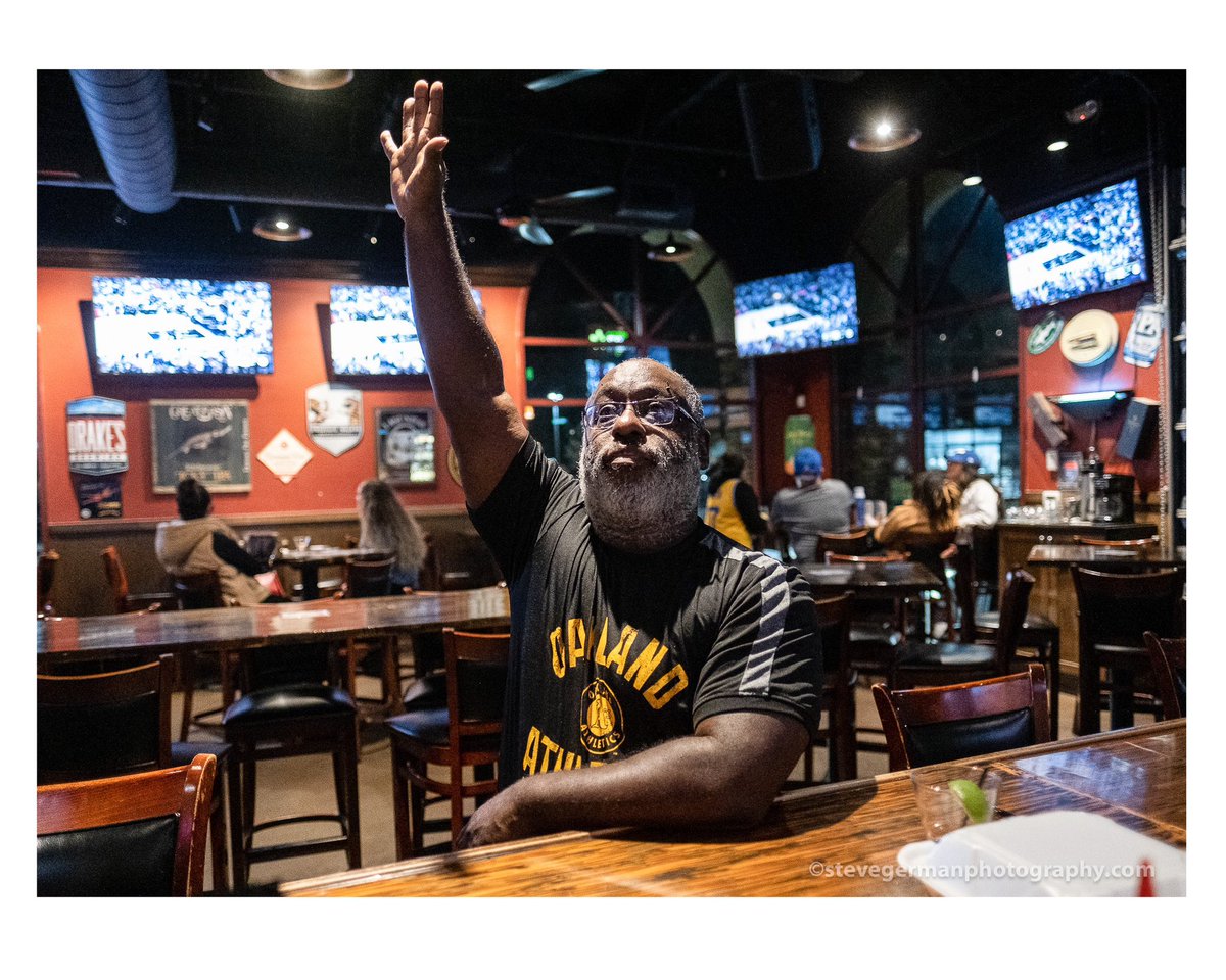 SteveGermanFoto's tweet photo. Fun time taking photos for @sfchronicle of both #kings and #warriors fans watching the #NBAplayoffs at at the #brasstap sports bar in Vacaville, Monday night. Thanks @guywathen for the fun assignment and reporter Michael  Cabanatuan @ctuan for writing up a great story. https://t.co/YTT6q1bCcL