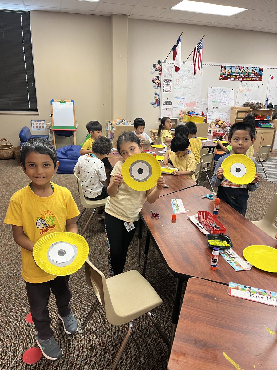 MrsJonesClass1's tweet photo. I was off campus today but the amazing Mrs. Escalante made sure that the backwards alphabet went on! Y is for 💛! #ilovesse #prekrocks #makingschoolfun https://t.co/ASPRXY1QJE