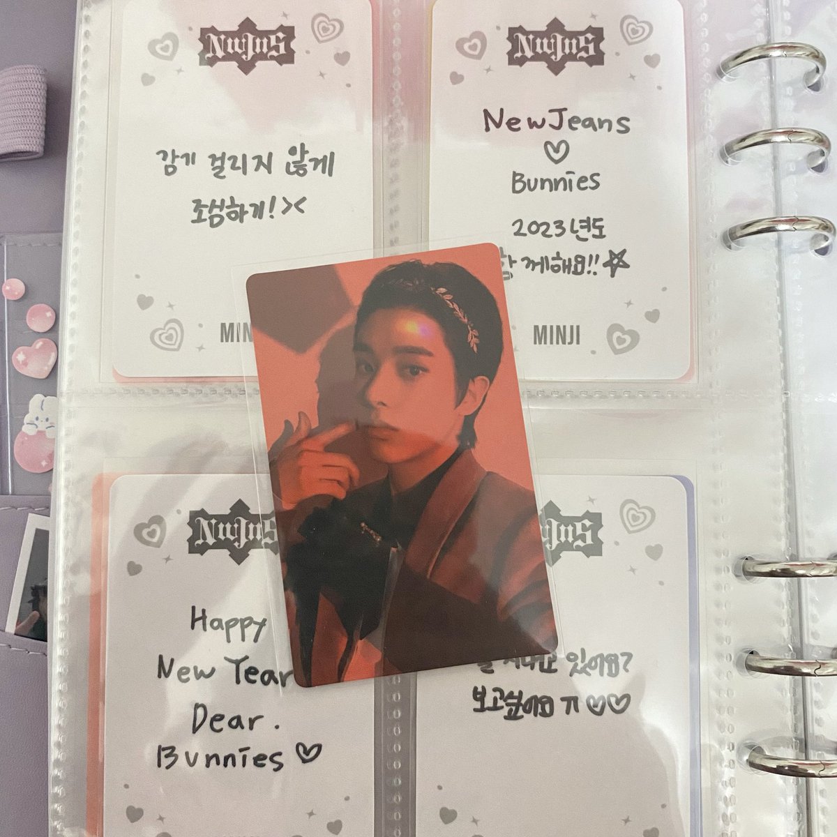 0912hour's tweet photo. 🦢★🎪  —  mail &amp; feedback ! !

feedback mtMT positivo p @hooniverso que me vendeu minha maior prio da coleção do yun !!!!!! a compra foi Super tranquilida &amp; a isa eh simplesmente uma pessa incrivel !! muuito obrigada por me proporcionar a alegria d ver esse fofo no binder ♡︎ https://t.co/prBeFav0zk