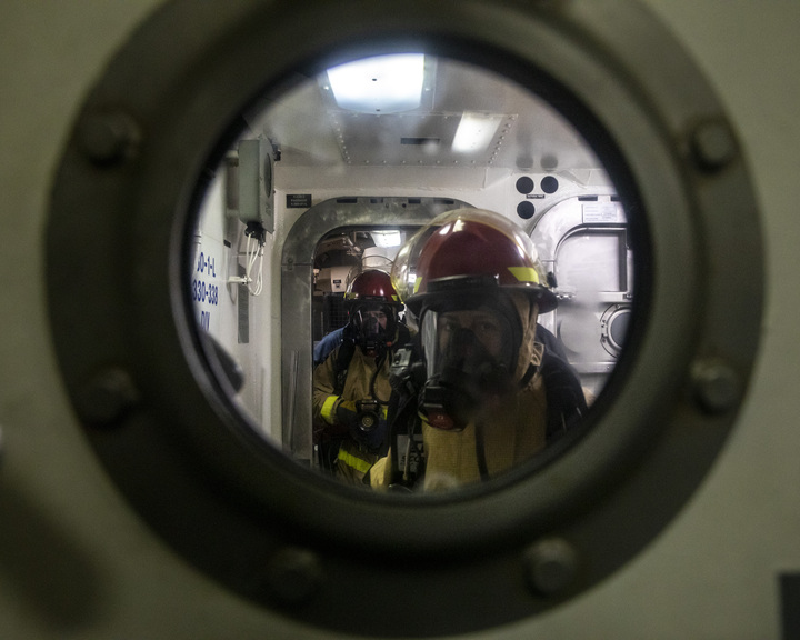 Staying ready.

📍 EAST CHINA SEA (April 17, 2023) Sailors climb through a hatch during a damage control drill aboard Arleigh Burke-class guided-missile destroyer #USSJohnFinn. 

📸: Mass Communication Specialist 2nd Class Samantha Oblander