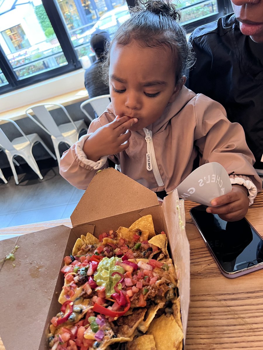 Amarve1ous's tweet photo. WE ARE EATING GOOD!!!
VEGAN NACHOS 🌱
@VeggieGrill https://t.co/eCsGfkN7uD
