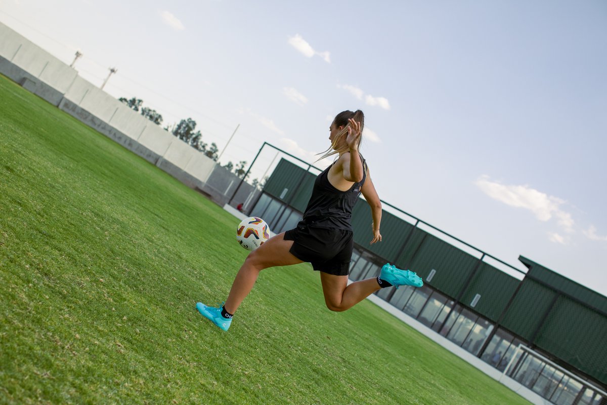 CharlyFutbol's tweet photo. Nuestra 👩🏼⚕️ del gol ya comprobó la calidad que te lleva a otro nivel dentro del campo de juego. 🤩👟👌
Disponibles en 📍Tiendas CHARLY y en 👉 https://t.co/ScQMD1Ml7p
@CharlyMxOfi | #CHARLYFútbol | #OrgulloCHARLY | #NeovolutionPFX https://t.co/KCwIBNehZv
