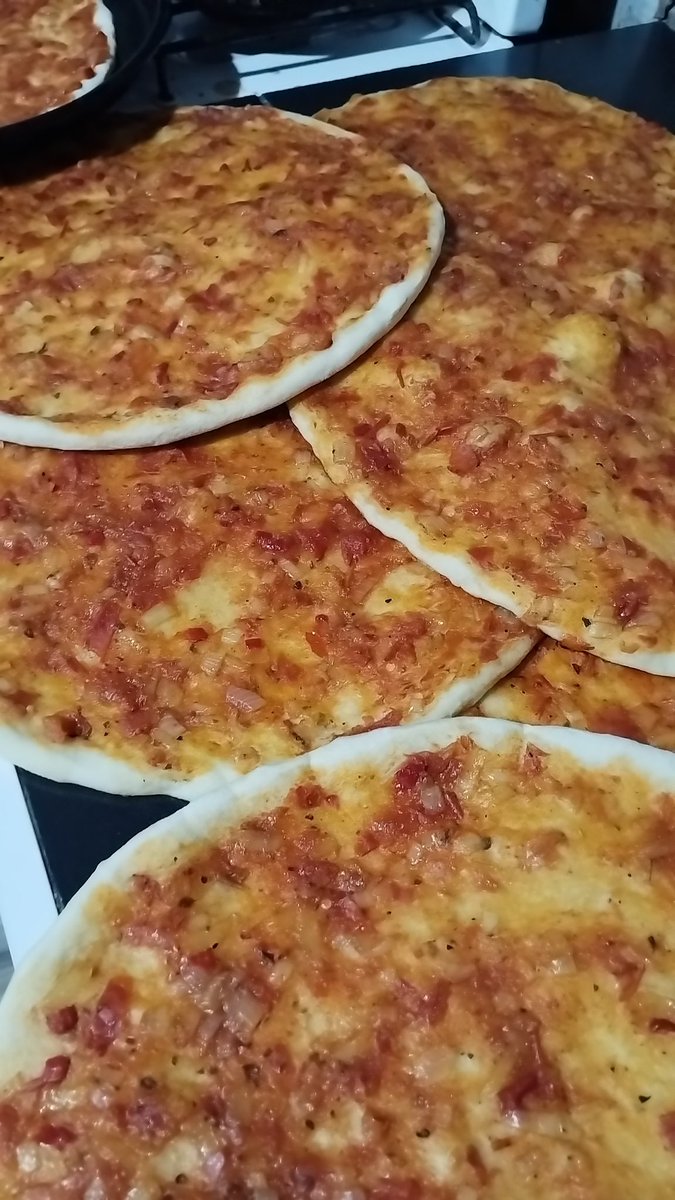 Beatrice_Tonuch's tweet photo. #PrePizzas para el #Frezer
En época de #Crisis hay qué stockearse cómo se pueda 🙏👍🏻😉 https://t.co/EkAVrHUdCV