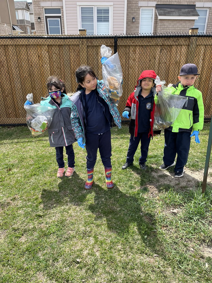 msjmedeiros's tweet photo. A BIG shoutout our Grade 1s and 2 S’s for helping clean up our school yard! 🌎🌱 https://t.co/wSpYqFPZFY