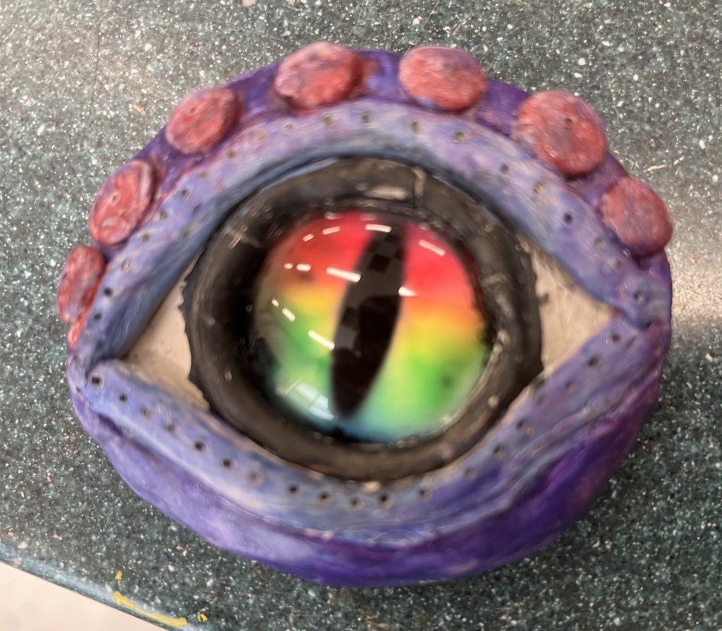 WrightArt1's tweet photo. 8th grade dragon eyes 🐉 👀 @GarrettMSGators #cobbartrocks https://t.co/2wPJ3aTdYY