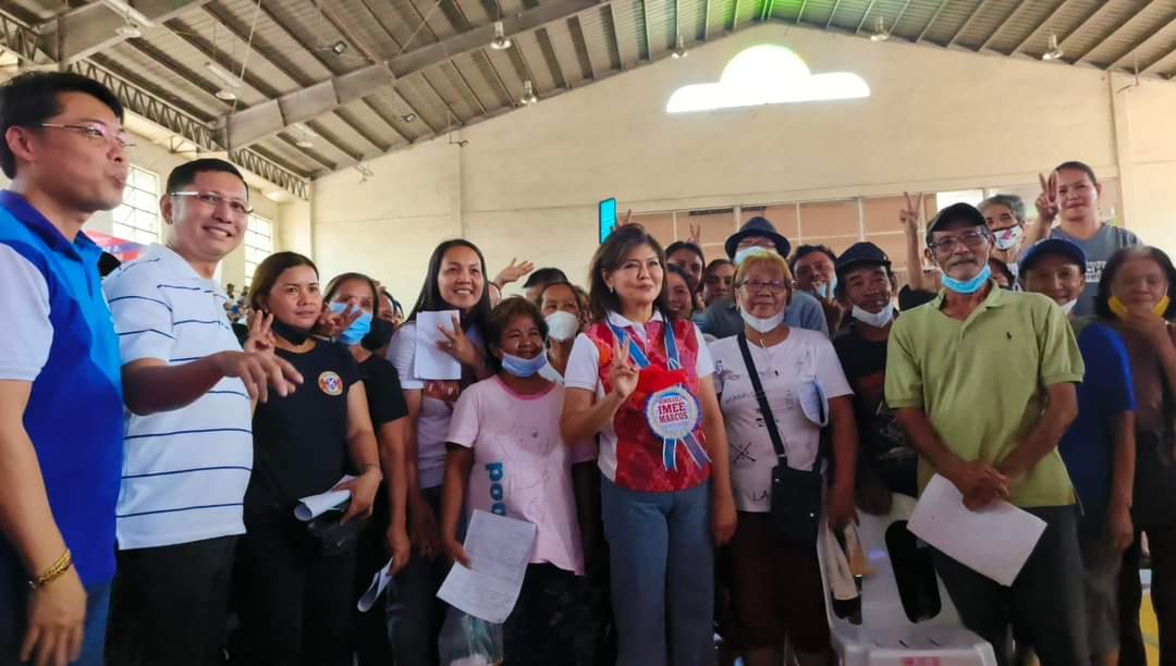 teampveofficial's tweet photo. DISTRIBUTION of financial assistance from DSWD led by @SenImeeMarcos. Php3000 pesos each to 1000 beneficiaries in Jose C. Magno Sports and Civic Center at Pozzorobio, Pangasinan.

 #IMEEsolusyon  #PhilippineVloggersElite

@teampveofficial https://t.co/ahAp1fi2Ee