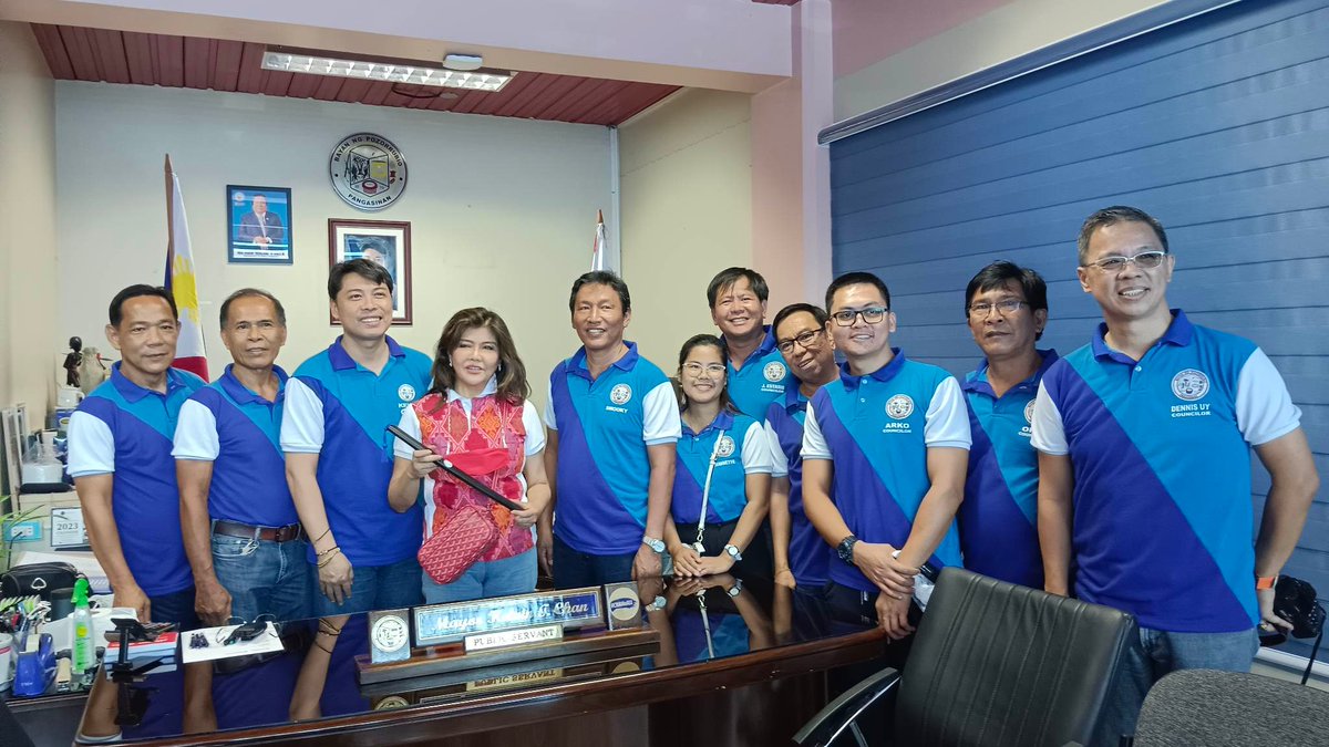 teampveofficial's tweet photo. DISTRIBUTION of financial assistance from DSWD led by @SenImeeMarcos. Php3000 pesos each to 1000 beneficiaries in Jose C. Magno Sports and Civic Center at Pozzorobio, Pangasinan.

 #IMEEsolusyon  #PhilippineVloggersElite

@teampveofficial https://t.co/ahAp1fi2Ee