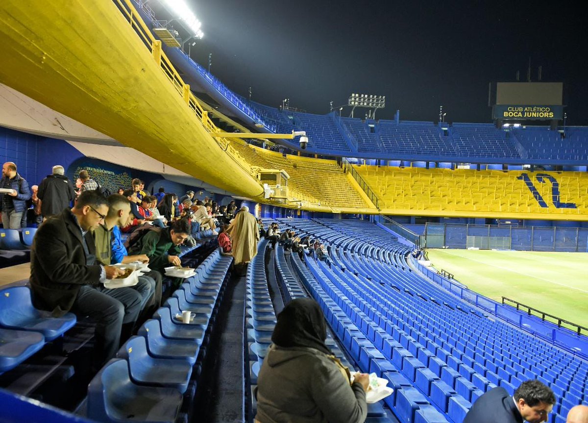 Iftar en la Bombonera. 

Gracias por elegir nuestra casa! 

Eid Mubarak a toda la comunidad islamica 💙💛💙