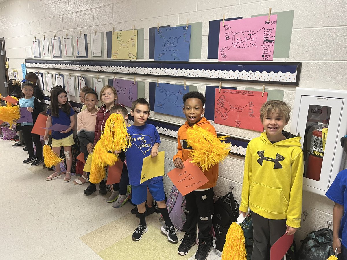 MrsTurnerLES's tweet photo. Cheering on friends as they head out for the Special Olympics!
@lexingtonelemsc https://t.co/6hVG0MeyXu