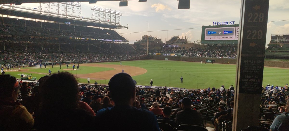TheCubsInHaiku's tweet photo. A magical place
Big storms in the area
No rain at Wrigley https://t.co/Ud2nG0u3Oi