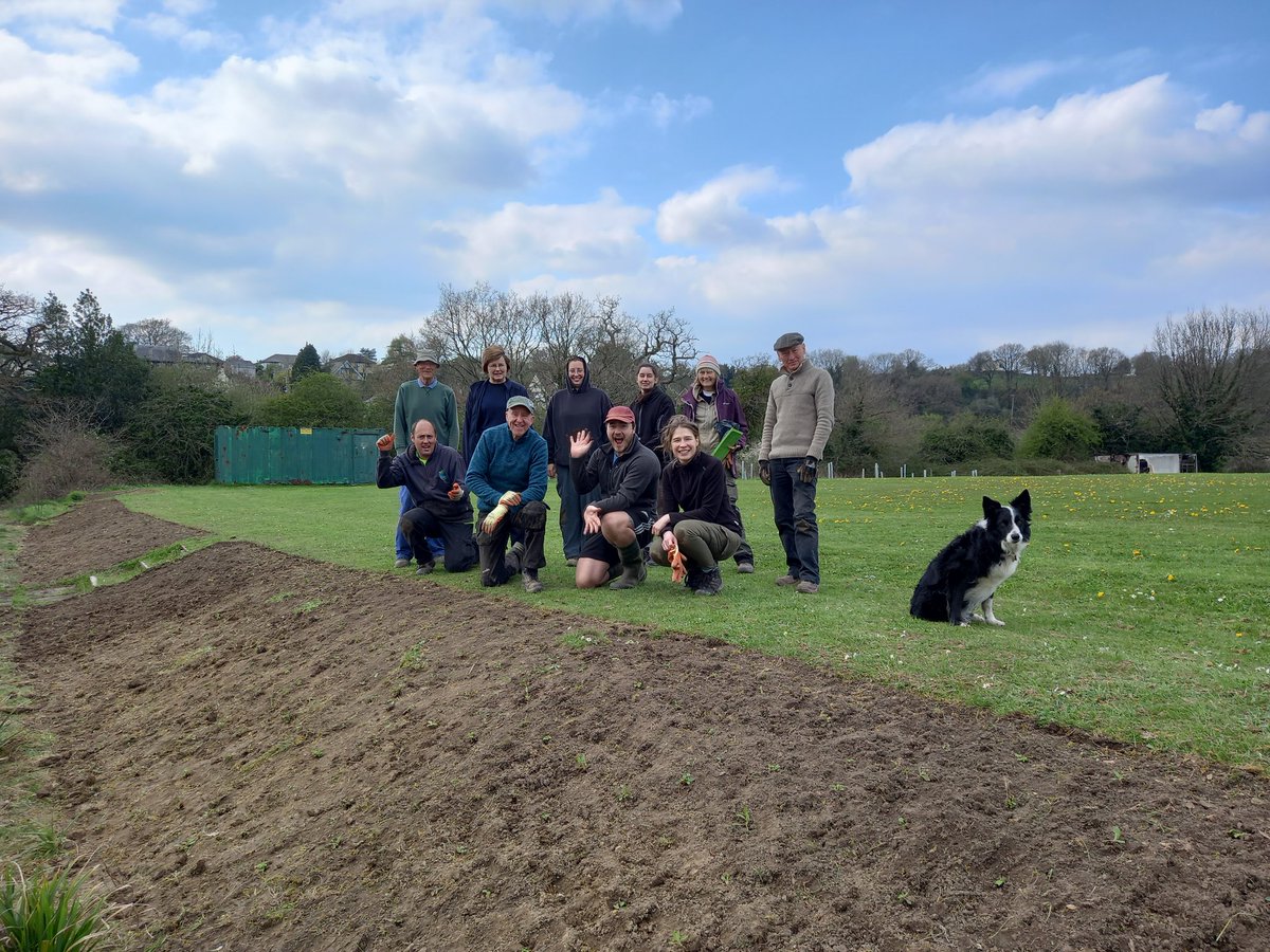 It was a fantastic sunny day planting wildflower plugs at Pensford Recreation Ground yesterday. Thank you so much to everyone who lent a hand. The bank by the tennis courts will now hopefully be a haven for our bees and other insect pollinators! 🌺🐝 <a href="/TCVBristol/">TCV Bristol</a> <a href="/WestofEnglandCA/">West of England Mayoral Combined Authority</a>