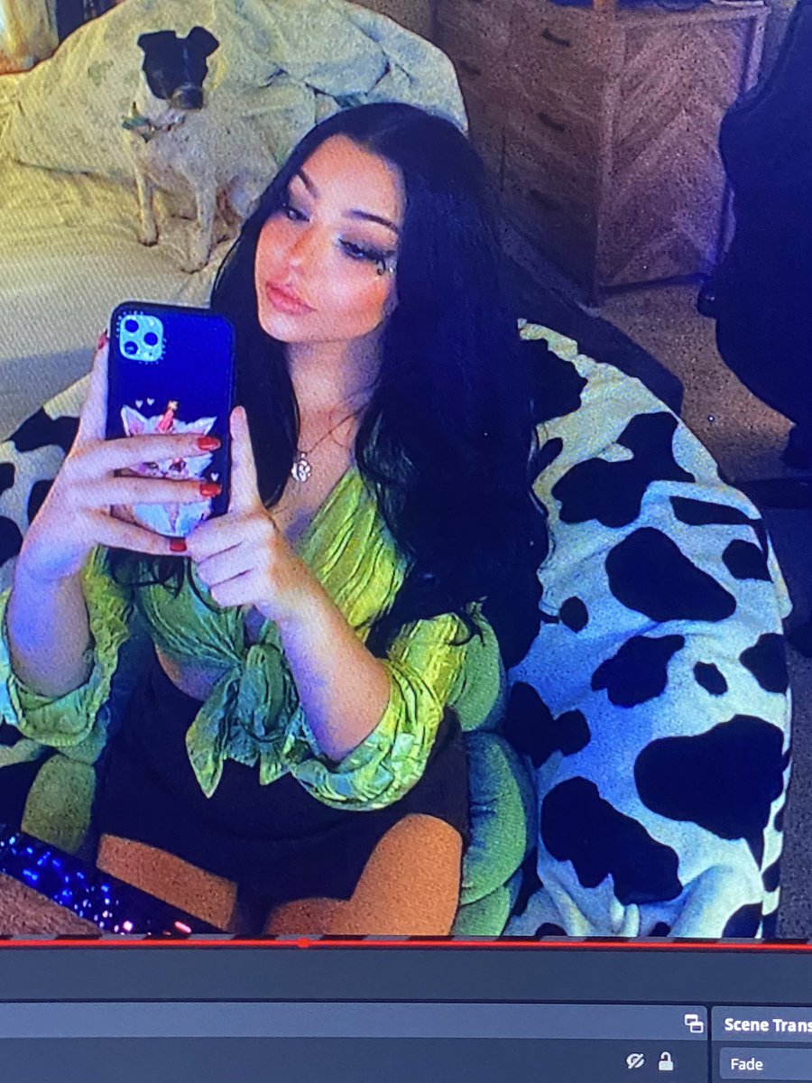 ⋆*:･˚ v i x ˚･:*⋆ on Twitter: "IM LIVE COME SMOKE SOME SHWEED WITH ME http://twitch.tv/vixxxie"