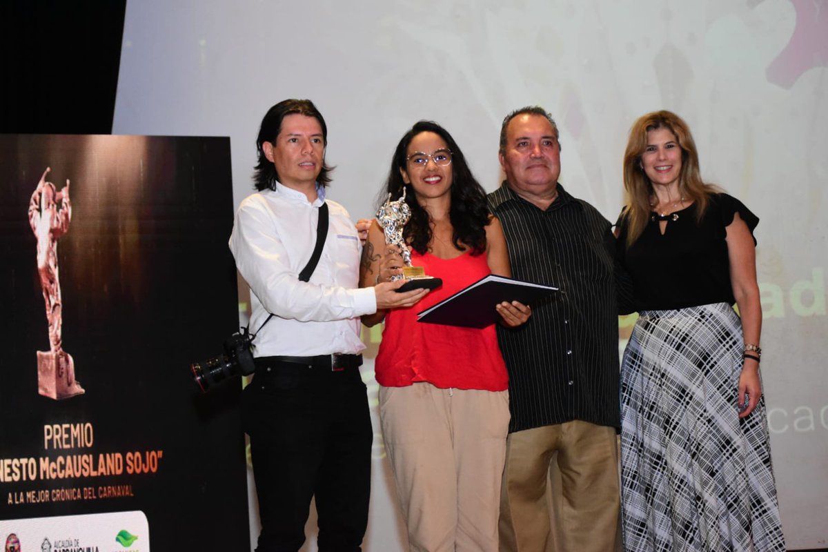 Carnaval_SA's tweet photo. El #PremioEMcC en la Categoría de Mejor Fotografía es para ‘El Barquero de Hades que goza en el Carnaval de Barranquilla’ de @VanexaRomero, publicada en el página web del periódico @ELTIEMPO.
¡Felicitaciones Vanexa, sigue retratando los mejores momentos del Carnaval! https://t.co/ofQDqv4k23