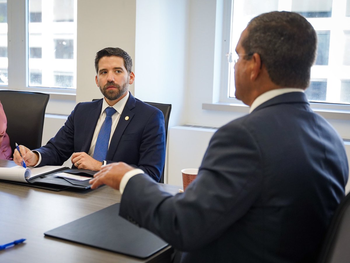 GovPierluisi's tweet image. Seguimos dando la lucha por la igualdad plena que nos garantiza la estadidad. Hoy en mi reunión con los delegados congresionales recibí las actualizaciones de sus esfuerzos por el trato igual.