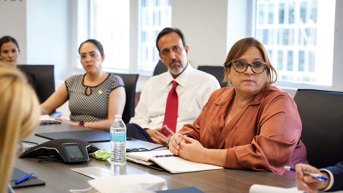 GovPierluisi's tweet image. Seguimos dando la lucha por la igualdad plena que nos garantiza la estadidad. Hoy en mi reunión con los delegados congresionales recibí las actualizaciones de sus esfuerzos por el trato igual.